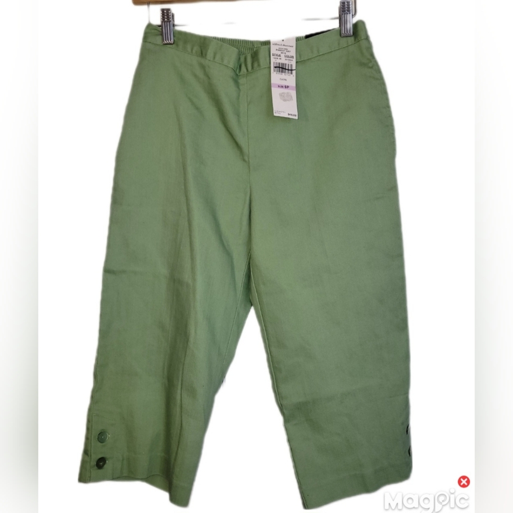 Alfred Dunner Sage Green Pull-On Cropped Cotton Blend Capris 6P Button Accents
